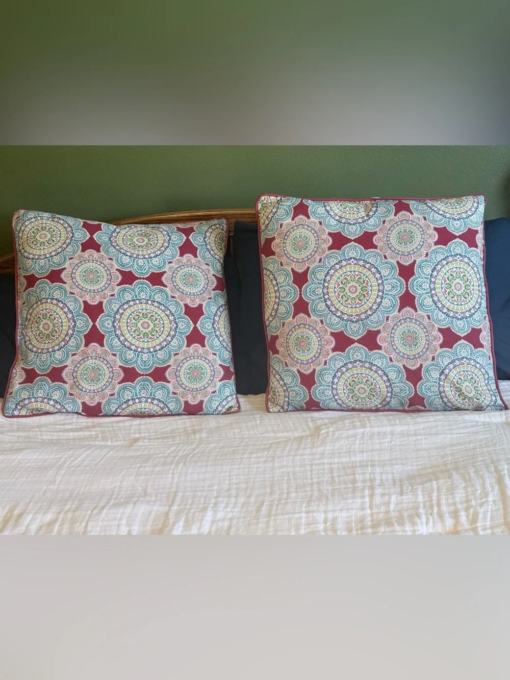 2-Red Floral Medallion Indoor/Outdoor Throw Accent Pillow Pair